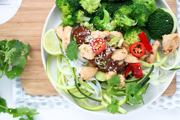 Thaise kipsate, Thaise kip sate, kipspiesjes, Thais recept, noedels, broccoli, satesaus