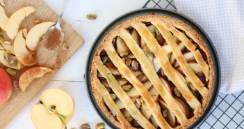 appeltaart met kaneel en pistachenoten