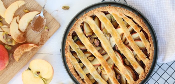 appeltaart met kaneel en pistachenoten