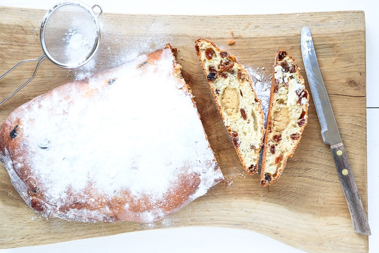 kerststol, kerststol recept, met amandelspijs en rozijnen, zelf kerststol bakken, kerstbrood, feestbrood