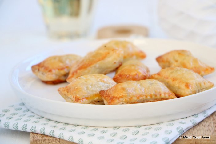 mini saucijzenbroodjes, borrelhapjes, borrelhapjes oud en nieuw, hapjes oud en nieuw, bladerdeeghapjes