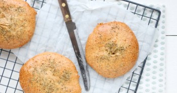 havermoutbroodjes, zachte broodjes van havermout en yoghurt, glutenvrij brood