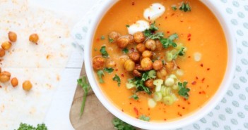 Wortel tomatensoep met geroosterde kikkererwten wortel tomatensoep, wortelsoep, vegetarisch soep recept, kikkererwten croutons