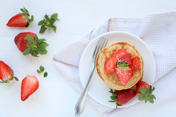 Ongekend Yoghurt havermout pannenkoekjes met aardbeien - Mind Your Feed HR-35