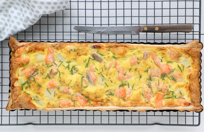 quiche met witte asperges en zalm