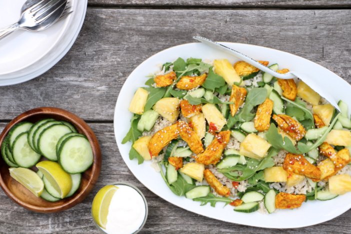 kip kerrie rijstsalade, makkelijke maaltijdsalade met kip in kerrie marinade met rijst en ananas