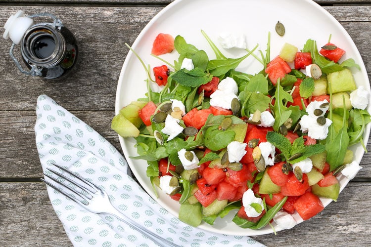 Watermeloen salade, salade van watermeloen met geitenkaas en munt en balsamico dressing, frisse watermeloen salade, feta, bbq salade, bijgerecht