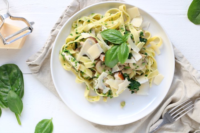 tagliatelle met spinazie en gerookte kip