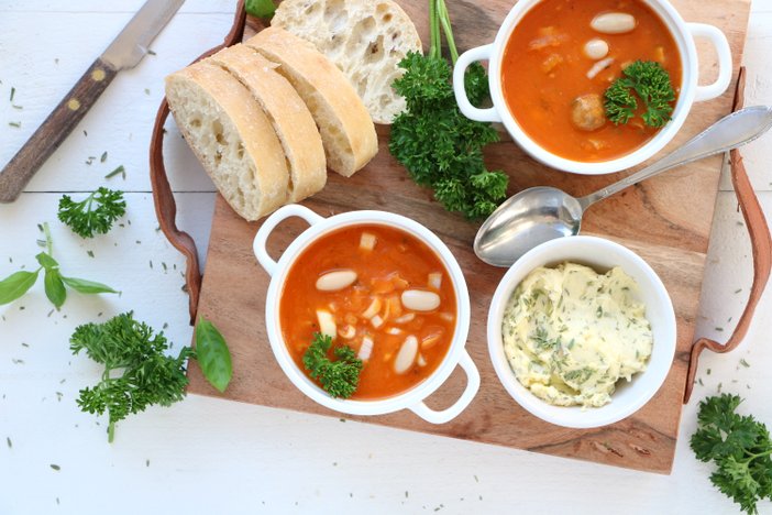 tomatensoep met witte bonen,  maaltijdsoep, vegetarische maaltijdsoep, maaltijdsoep recepten, maaltijdsoepen, maaltijdsoep gezond, maaltijdsoep met vlees, maaltijdsoep met aardappel, maaltijdsoep met kip