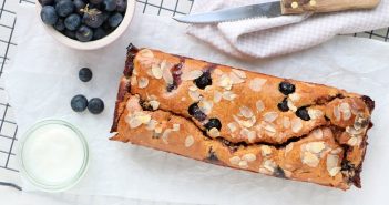 yoghurt cake met blauwe bessen