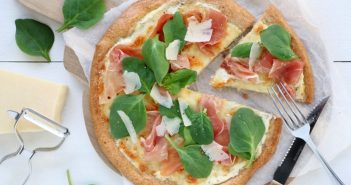 Havermout pizza bianco met Parmaham havermout pizza bianco