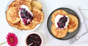 Kokos pannenkoekjes met blauwe bessen kokos pannenkoekjes