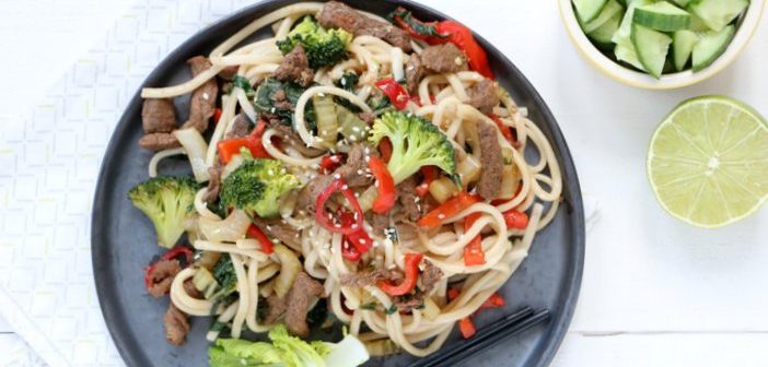 roerbak beef met noedels, noedels met biefstuk, noedels met biefreepjes, roerbak biefstuk, beef