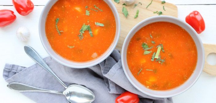 Makkelijk recept voor verse tomatensoep, zelf tomatensoep maken van verse tomaten, tomaten soep recept, lekkerste tomatensoep, Oma's tomatensoep