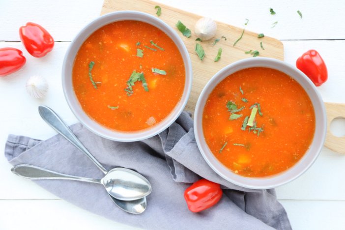 Makkelijk recept voor verse tomatensoep, zelf tomatensoep maken van verse tomaten, tomaten soep recept, lekkerste tomatensoep, Oma's tomatensoep