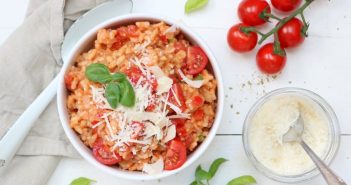 tomaten risotto, vegetarische risotto, risotto recept, risotto maken, risotto met tomaten en kaas, Parmezaanse kaas,