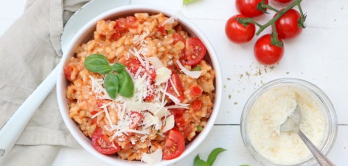 tomaten risotto, vegetarische risotto, risotto recept, risotto maken, risotto met tomaten en kaas, Parmezaanse kaas,