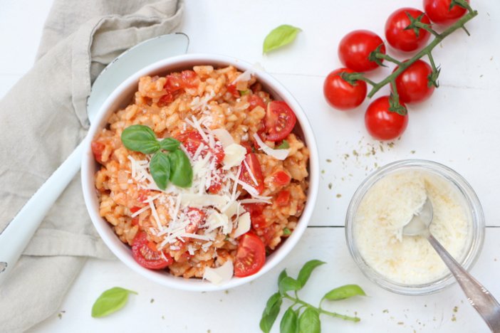 tomaten risotto, vegetarische risotto, risotto recept, risotto maken, risotto met tomaten en kaas, Parmezaanse kaas,