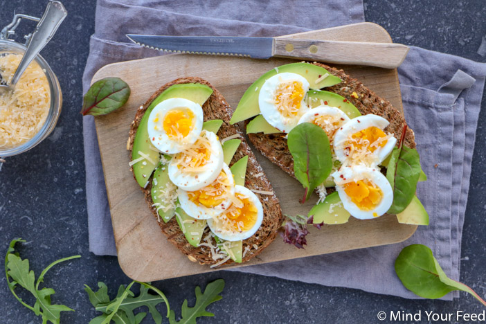 Fonkelnieuw Avocado toast met ei en oude kaas - Mind Your Feed ZR-58