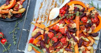 pompoen uit de oven, traybake pompoen, aardappels, kip, chorizo, ovenschotel pompoen