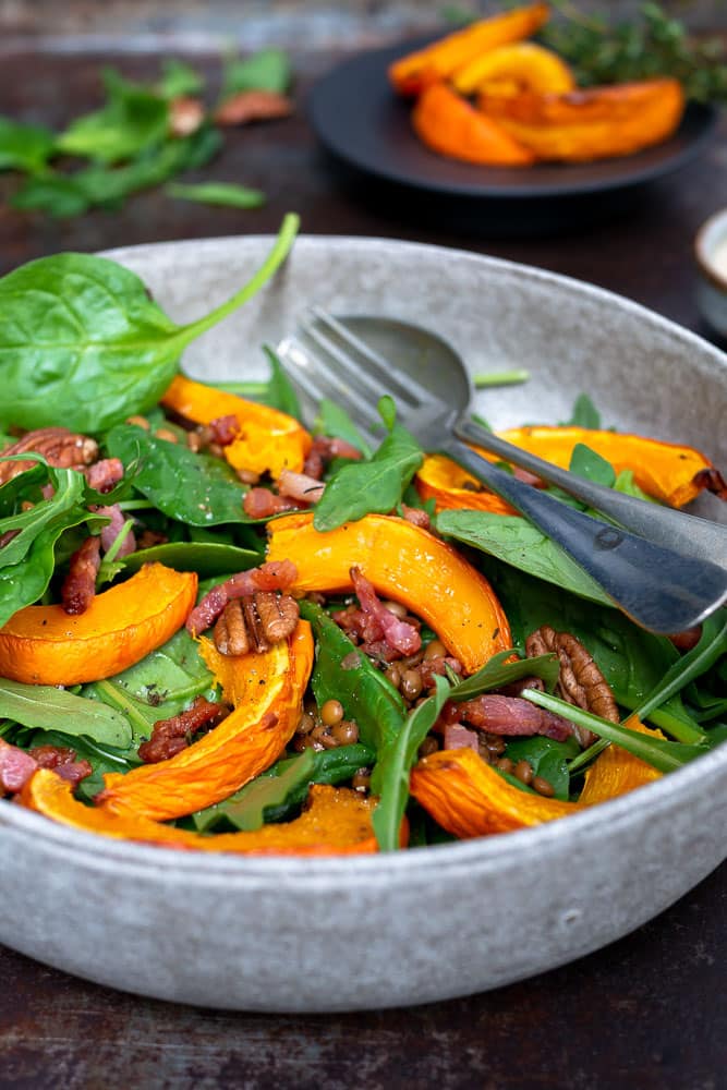 herfstsalade recepten, salade met geroosterde pompoen