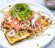 bloemkool wafels met gerookte zalm, bloemkoolwafels, hartige wafels, koolhydraatarme wafels, recept, gezond