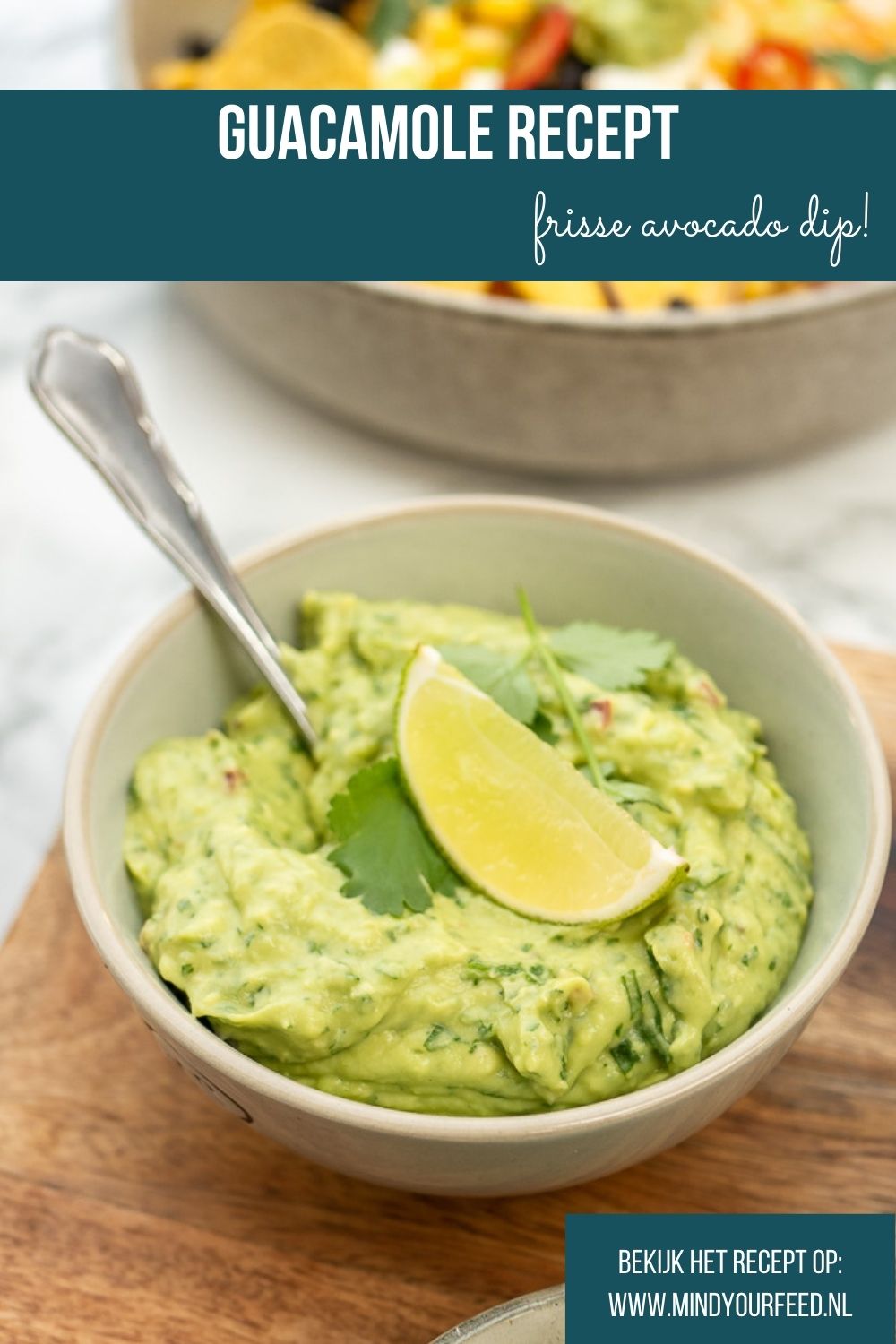 zelf guacamole maken, makkelijk recept voor guacamole zonder tomaat, verse guacamole, lekkerste recept, rode ui, koriander, kruiden