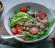 Salade met tonijn, gezonde lunch salade met tonijn en kikkererwten, 5 lunchsalade recepten met tonijn