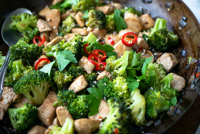 roerbak kip broccoli, makkelijk recept voor roerbak kip met broccoli, roerbak kip koolhydraatarm, roerbakgerechten