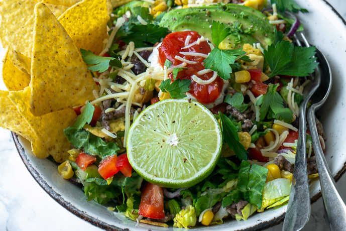 taco salade, Mexicaanse maaltijdsalade met gehakt, mais, bonen, tacosalade recept