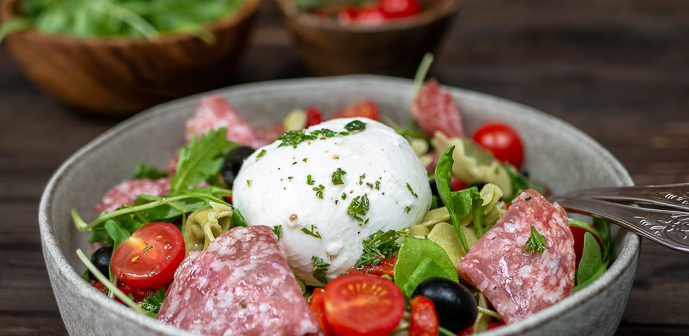 tortellini salade, pastasalade met tortellini, pasta salade, Italiaanse maaltijdsalade, maaltijd salade, zomer gerechten, zomer recepten