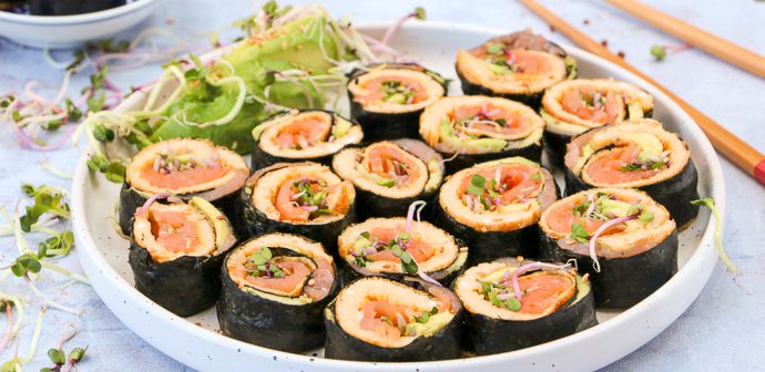 omelet sushi rolletjes met gerookte zalm