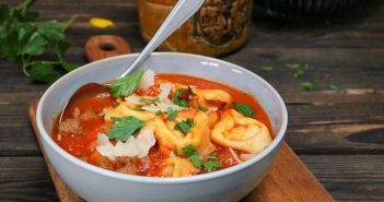 tortellini soep, Italiaanse tomatensoep met tortellini, Italiaanse maaltijdsoep
