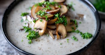 Romige champignonsoep met kastanjechampignons romige champignonsoep, champignonsoep makkelijk recept, zelf champignonsoep maken