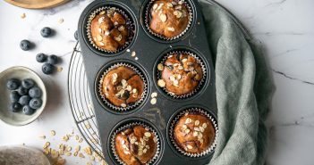 yoghurt muffins met muesli en blauwe bessen, gezonde muffins, ontbijt muffins, havermout muffins, tussendoortje