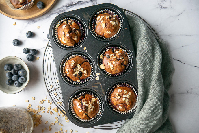 yoghurt muffins met muesli en blauwe bessen