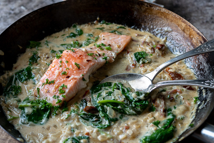 zalm in Italiaanse roomsaus, zalm in roomsaus, zalm spinazie, tagliatelle, roomsaus zelf maken, hoofdgerecht vis