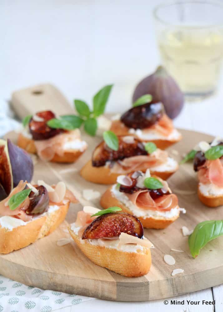 crostini geitenkaas, hapjes voor Kerst, borrelhapjes, hapjes recepten, amuse hapjes, borrelhapjes, feestelijk, recept