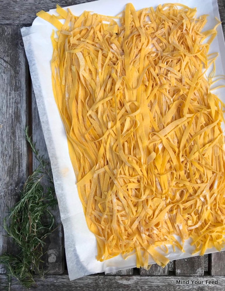 kip in Italiaanse roomsaus met pasta