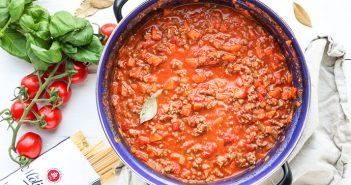 Bolognesesaus, klassieke Italiaanse pastasaus Bolognesesaus, bolognese saus, traditionele pastasaus, klassieke Italiaanse bolognesesaus, zelf pastasaus maken, Italiaanse pastasaus met gehakt