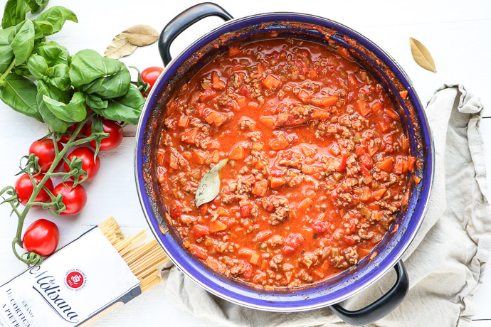 Bolognesesaus, bolognese saus, traditionele pastasaus, klassieke Italiaanse bolognesesaus, zelf pastasaus maken, Italiaanse pastasaus met gehakt