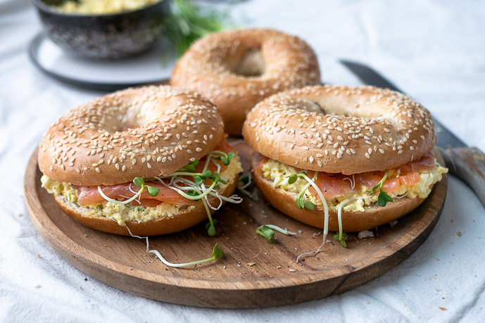 Bagels met eiersalade en gerookte zalm, Pasen, lunch recept, eiersalade zalm