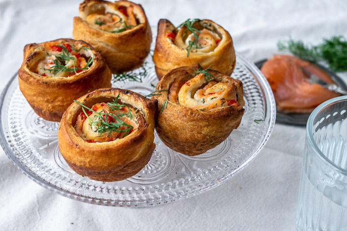 Croissant rolletjes met gerookte zalm