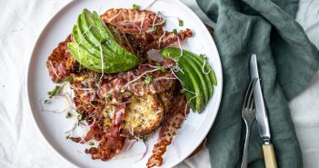 hartige wentelteefjes met spek en avocado, lunch recept, brunch, Pasen