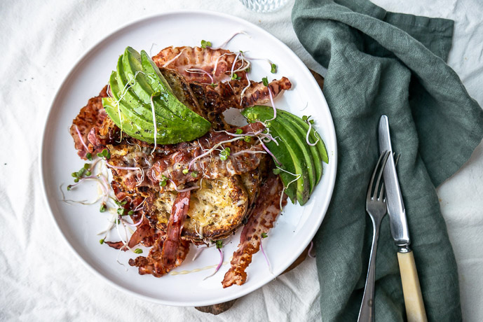 hartige wentelteefjes met spek en avocado, lunch recept, brunch, Pasen