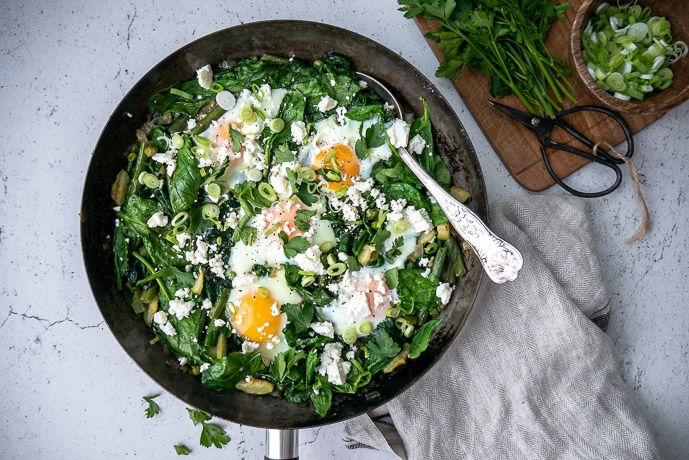 groene shakshuka, vegetarisch recept voor shakshuka met groenten