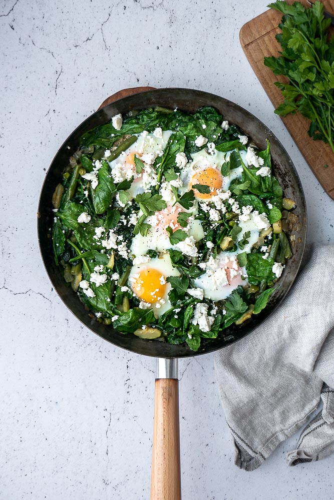 Groene shakshuka, vegetarisch recept voor shakshuka met groenten