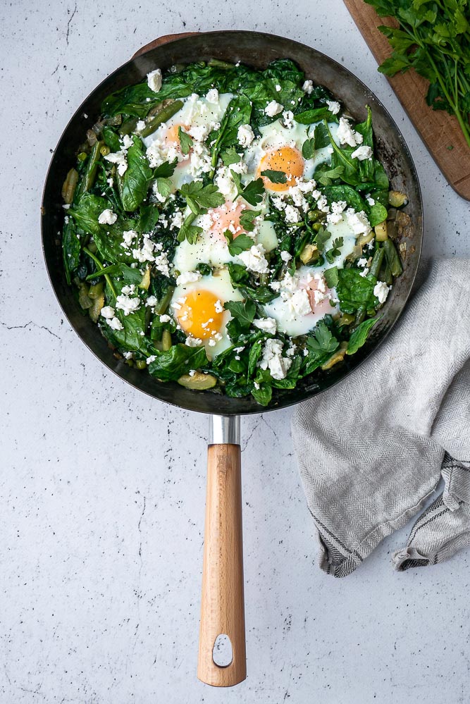 Groene shakshuka, vegetarisch recept voor shakshuka met groenten