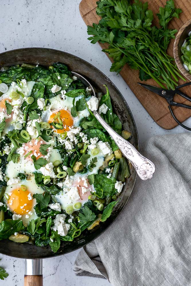 Groene shakshuka, vegetarisch recept voor shakshuka met groenten