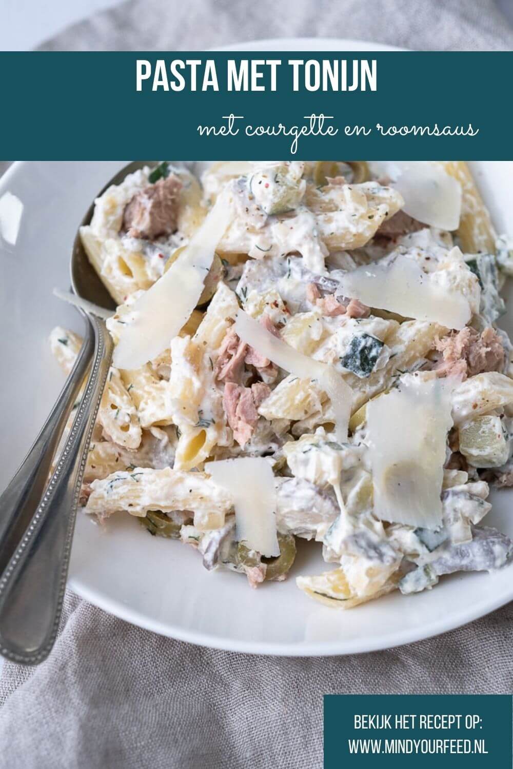 Makkelijk recept voor pasta met tonijn, courgette, champignons en roomsaus. Ideaal als makkelijke maaltijd! Pasta met vis recept